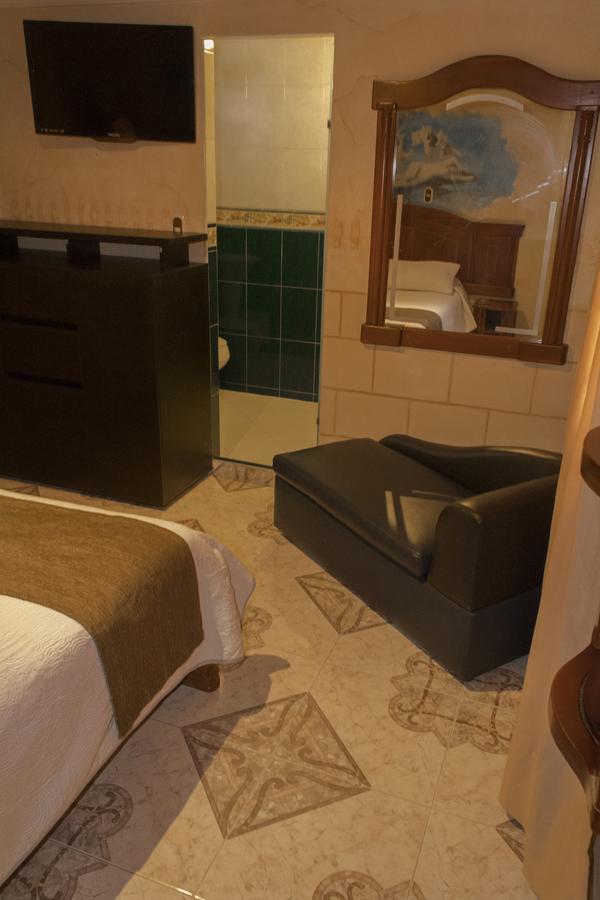 Motel Piramides De Cristal Bogotá Exteriör bild